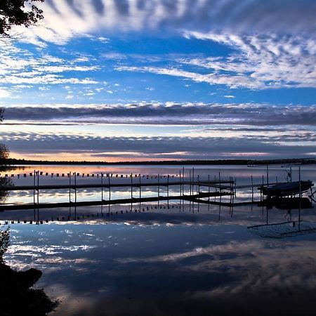 Cabin #2 - M Den Cabin Carp Lake ภายนอก รูปภาพ