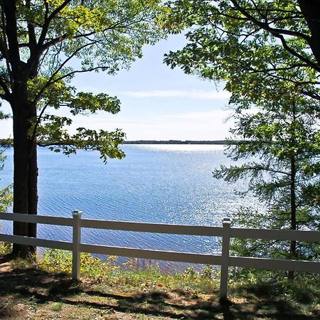 Cabin #2 - M Den Cabin Carp Lake ภายนอก รูปภาพ
