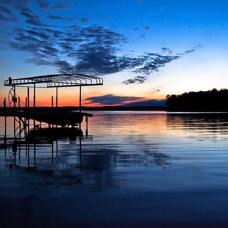 Cabin #2 - M Den Cabin Carp Lake ภายนอก รูปภาพ