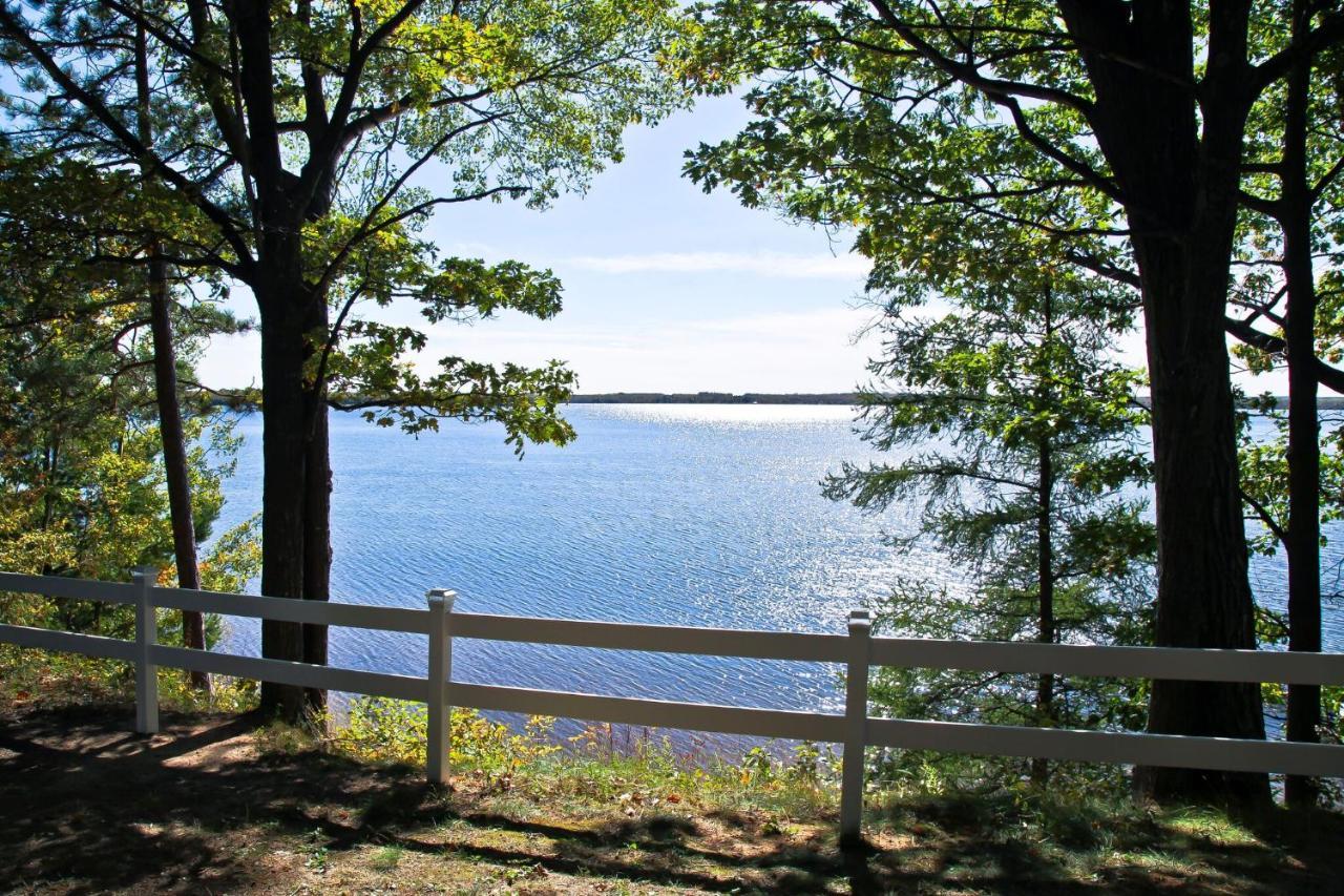 Cabin #2 - M Den Cabin Carp Lake ภายนอก รูปภาพ