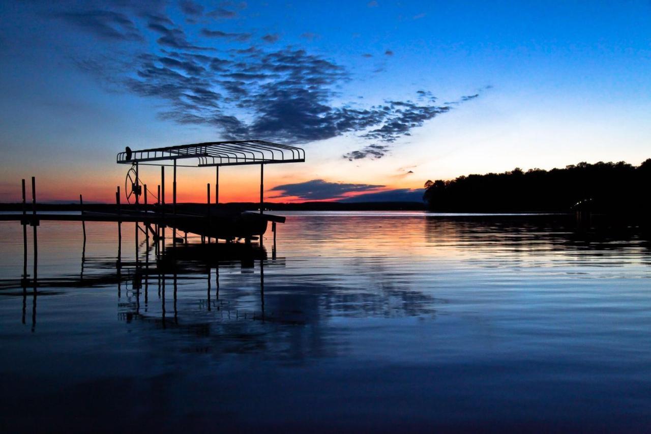 Cabin #2 - M Den Cabin Carp Lake ภายนอก รูปภาพ